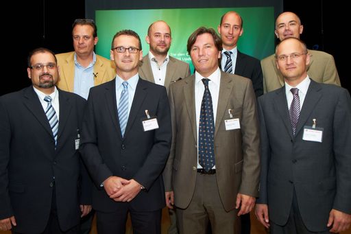 http://www.apa-fotoservice.at/galerie/2020
Im Bild v.l.n.r. Alexandros Osyos (A1), Thomas Stern (Moderator), Wolfgang Egger (Hewlett-Packard), Daniel Scherling (NAVAX), Günther Patterer (SAP), Gernot Ploder (NextiraOne), Harald Leitenmüller (Microsoft Österreich) und Johannes Juranek (CMS Reich-Rohrwig Hainz Rechtsanwälte)