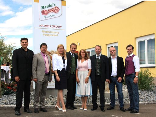 Vorschau Bild von Pfarrer Ante Duvnjak, Bgm. Arnold Marbek, Mag. Sabrina Schütz Oberländer, LAbg. Bernhard Gritsch, Dorothea & GF Anton Haubenberger, GF Felix Teuretzbacher, GF Anton Haubenberger jun.