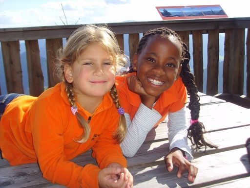  Anlässlich des Nelson Mandela Tages treffen sich  Wiener Pflegekinder und südafrikanische Adoptivkinder des Vereins "Eltern für Kinder Österreich" und Kinder des SOS Kinderdorfes im Tiergarten Schönbrunn.
