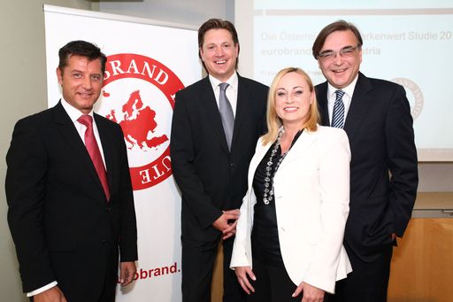  http://www.apa-fotoservice.at/galerie/2033
DI Dr. Gerhard Hrebicek (Vorstand, European Brand Institute), Dr. Michael Stix (Mitglied der Geschäftsleitung ProSieben Sat.1 Österreich), Dr. Kristin Hanusch-Linser (Leiterin Konzernkommunikation, ÖBB), Dr. Gerald Ganzger (Partner, Lansky,
Ganzger & Partner)