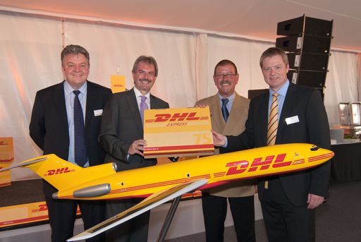 Begrüßten die Gäste bei der Eröffnung der erweiterten Österreich-Zentrale von DHL Express: John Pearson (CEO DHL Express Europa), LR Mag. Karl Wilfing, Wolfgang Peter Albeck (Managing Director Area Express Germany/Austria) und Ralf Schweighöfer (Managing Director DHL Express Austria).