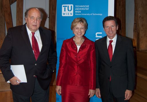 Der Rektor der TU Wien, Prof. DI Dr. Peter Skalicky, ÖVP-Wissenschaftssprecherin Mag. Katharina Cortolezis-Schlager und Wissenschafts- und Forschungsminister Dr. Karlheinz Töchterle bei der dritten Veranstaltung des Forums "Austria Goes International".
