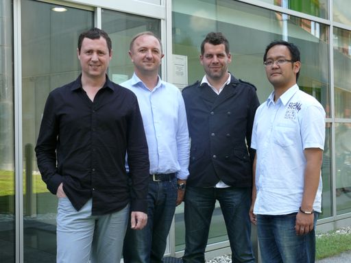 Im Bild v.l.n.r.: Christian Jansen (Projektleiter Adiwidjaja Teamworks GmbH), Martin Sturmer, Thomas Holzinger (beide Geschäftsführer Mediaclub GmbH), Andy Adiwidjaja (Geschäftsführer Adiwidjaja Teamworks GmbH)