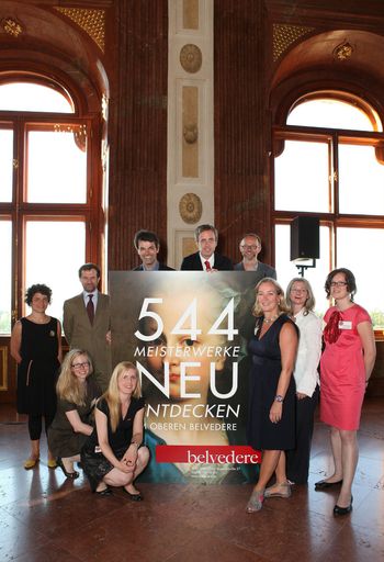 http://www.apa-fotoservice.at/galerie/2058
Im Bild: Agnes Husslein-Arco (Direktorin des Belvedere) mit kuratorischem Team