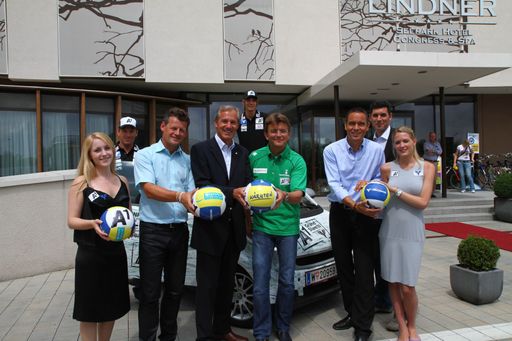  Foto-Hostess Lisa Neumaier, Alex Horst, Christian Scheider (Bürgermeister der Stadt Klagenfurt), LR Dr. Josef Martinz, Daniel Müllner, Hannes Jagerhofer, LH-Stv. DI Uwe Scheuch, Mag. Stefan Potyka (Vizepräsident des ÖVV), Foto-Hostess Mirja Roth
