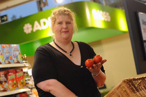  http://www.apa-fotoservice.at/galerie/2076
Heidemarie Burtscher verwirklicht in Thüringen das neue ADEG Ladenbaukonzept. Am 21. Juli eröffnete die ADEG Kauffrau ihren Markt im neuen Design.