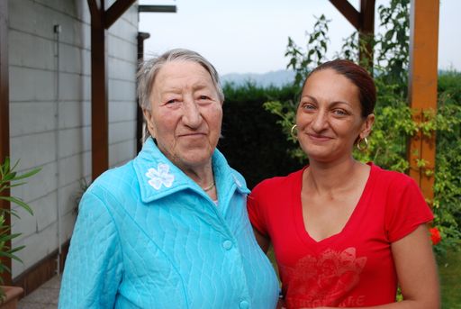 Vorschau Bild von Viele Angehörige werden überrascht, wenn plötzlich in der Familie ein Pflegefall eintritt und sogar eine 24 Stunden Betreuung erforderlich ist. Auf www.24hpfleger.com erhalten Betroffene unverzüglich Hilfe.