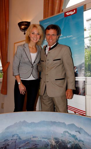 Vorschau Bild von Anlässlich der RDA Messe in Köln, der Messe des Internationalen Bustouristik Verbandes, organisierte die Tirol Werbung einen informativen Tirol Abend. Anwesend waren 50 internationale Medienvertreter, Vertreter aus der Busreise- und Gruppentouristikbranche sowie Partner aus Tirol.