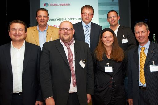 Vorschau Bild von www.apa-fotoservice.at/galerie/2084/
im Bild v.l.n.r. Michael Wilfing-May (NAVAX), Thomas Stern (Moderator), Roland Strilka (GfK Austria), Alf Netek (Kapsch), Susanne Ostertag (Microsoft), Chris Budgen (diamond:dogs) und Gerhard Laga (WKO)