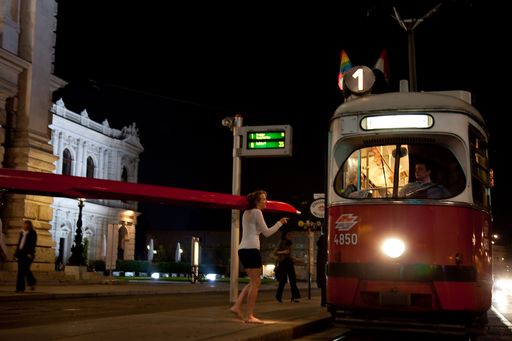 Vorschau Bild von Die Stadt errudern: zum Beispiel mit der Straßenbahn