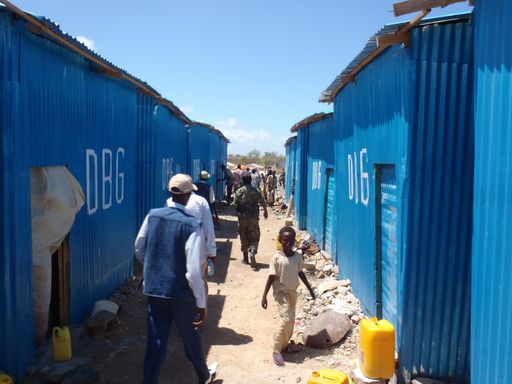Stabile Hütten in einem Flüchtlingscamp nahe Mogadischu, Somalia