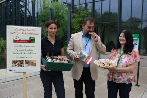  Die österreichischen Naturparke präsentieren sich und ihre kulinarischen Spezialitäten bei den Artenschutztagen vom 4. - 7. August 2011 im Tiergarten Schönbrunn.