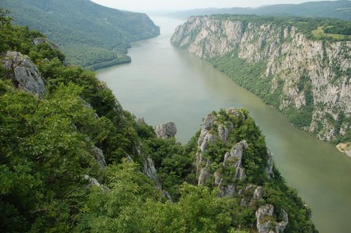 Im Herzen des Balkans liegt Serbien. Das "kleine Europa" in Europa - ein Name, dem das Land mit seiner vielfältigen Landschaft und Natur sehr gerecht wird.