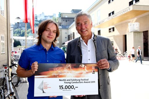 Vorschau Bild von Ainars Rubikis, Preisträger, Young Conductors Award, Peter Brabeck-Letmathe, Nestle, Sponsor, YCA, PK, Nestle, Salzburger Festspiele 2011, Salzburg 2011.
