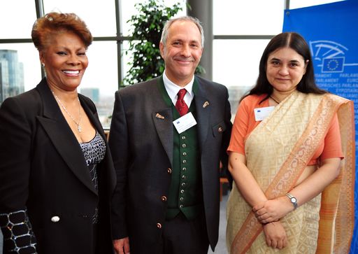 Im Bild von links: Weltstar Dionne Warwick, Energy Globe Gründer Ing. Wolfgang Neumann, Maneka Gandhi, Energy Globe Foundation Honorary Board Chairwoman, VIP Empfang EU Parlamentspräsident, Brüssel 2008
