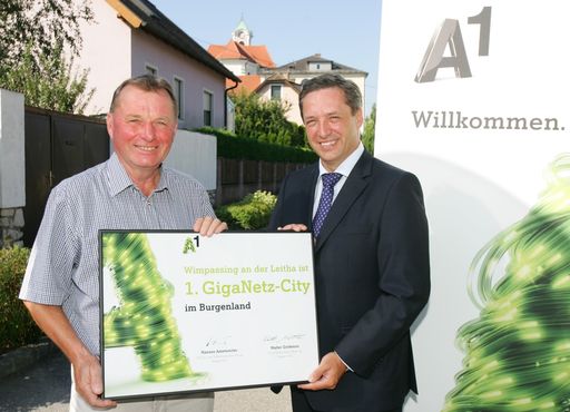  http://www.apa-fotoservice.at/galerie/2112/
(v.r.n.l.): A1 Technikvorstand Dipl.-Ing. Walter Goldenits und Josef Wolowiec, Bürgermeister von Wimpassing an der Leitha, eröffnen die erste GigaNetz-City im Burgenland.