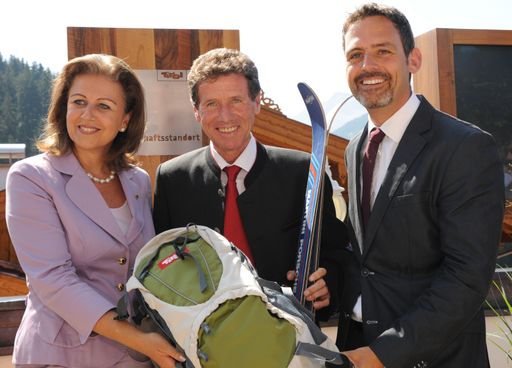 Vorschau Bild von Verlässliche Wegbegleiter des Top-Technologiestandortes Tirol: LRin Patrizia Zoller-Frischauf, BM Karlheinz Töchterle und Harald Gohm.