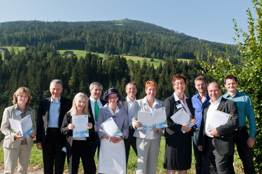 TeilnhemerInnen des Arbeitskreises: v.l.n.r. Alexia Fürnkranz-Prskawetz (Institut für Wirtschaftsmathematik, TU Wien), Hans-Günther Schwarz (bmvit), Kathy Pain (School of Real Estate and Planning, University of Reading), Gernot Becker (atb-becker), Angelika Poth-Mögele (Rat der Gemeinden und Regionen Europas), Wolfgang Polt (Joanneum Research), Margit Noll (AIT), Theresia Vogel (Klima- und Energiefonds), Carlo Ratti (MIT), Ingolf Schädler (bmvit), Peter Teuschel (Stadtgemeinde Wörgel)
