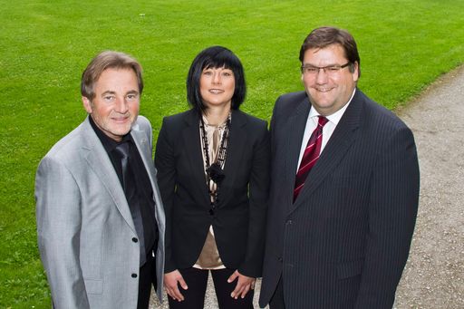  v.l.n.r.: Dir. Peter Kothgasser (Mandlbauer AG), Barbara Watzl-Dornfeld, Mag. Jörg Siegel (Mandlbauer AG)