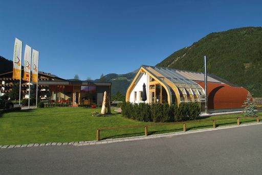 Vorschau Bild von Die Bauzukunft GmbH in Tirol ermöglicht interessierten Bauherren im wohngesunden und energieeffizienten Musterhaus zur Probe zu Wohnen und einen Kurzurlaub zu verbringen.