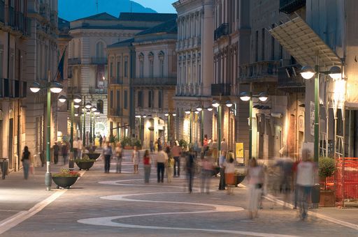 Moderne Straßenbeleuchtung verbessert nicht nur die Energiebilanz, sondern leisten auch einen positiven Beitrag zur Gestaltung des Ortsbildes.
