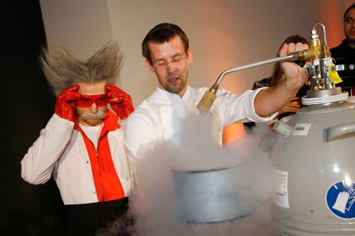 Dem "verrückten Professor" standen bei den
vergangenen "Science Brunches" vor Aufregung stets die Haare zu Berge.