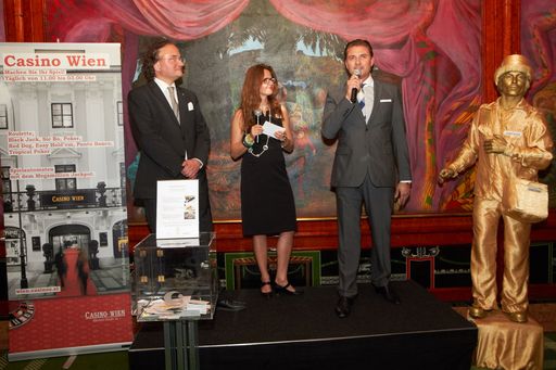  http://www.apa-fotoservice.at/galerie/2159/ v.l.n.r.: Georg Schum, Resident Manager Schick Hotel am Parkring; Birgit Fischer, Geschäftsführerin Casino-Urlaub.at; Reinhard Deiring, Direktor Casino Wien.
