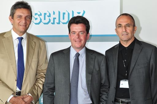  http://www.apa-fotoservice.at/galerie/2149
Im Bild vlnr.: Manfred Födinger (Geschäftsführer Scholz Austria GmbH), Oliver Scholz (Vorstand Scholz AG), Dr. Wolfgang Lakata (Vorstand voestalpine Stahl GmbH) beim Pressegespräch in Linz zum Thema 'Urban Mining'