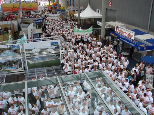 Unter dem Motto "BM Stöger will Ferkeltod, Ferkeltod ist Bauerntod" demonstrierten mehr als 2000 Schweinebauern aus ganz Österreich.