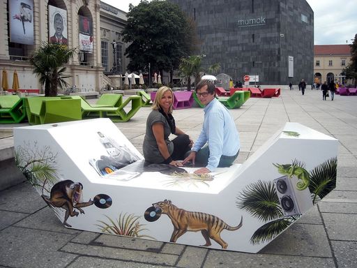  : Daniela Enzi, Leitung MuseumsQuartier Wien und Paul Neuner, Gewinner des MQ Jubiläums-Enzi