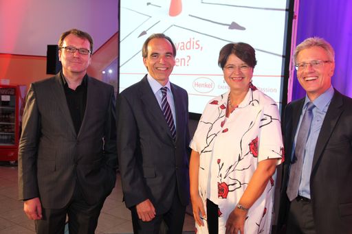  Die Teilnehmer der Podiumsdiskussion (v.li.): Andreas Reiter (ZTB Zukunftsbüro), Günter Thumser (Präsident Henkel CEE), Renate Brauner (Vizebürgermeisterin Stadt Wien) und Albin Hahn (Vorstand Josef Manner & Comp. AG).