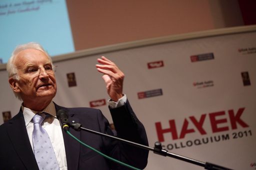 Edmund Stoiber zeigte sich überzeugt davon, dass das HAYEK Colloquium zu einer wichtigen Institution wird: "Ort und Anlass sind ideal, um hier damit zu beginnen, die aktuellen Probleme der Wirtschaftspolitik intellektuell und tiefgreifend anzugehen."