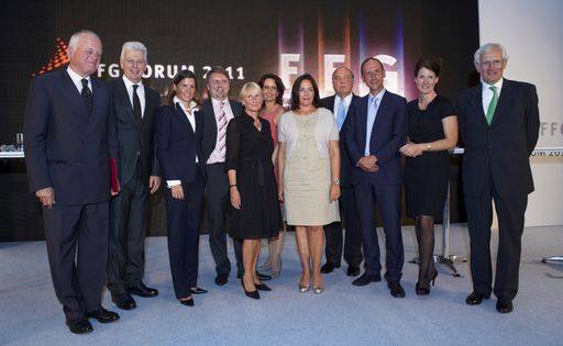 Im Bild v.l.n.r.: Hochkarätige Diskussionsrunde und FFG-Spitze beim FFG FORUM 2011 Consemüller, Pseiner, Exner-Wöhrer, Dittlbacher, Bartenstein, Pawlicki, Jenner, Skalicky, Filzmaier, Egerth, Mitterbauer