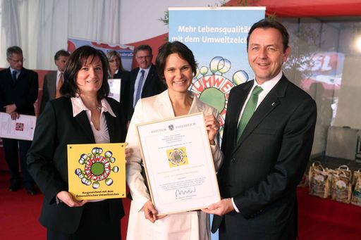  Am 7. September 2011 verlieh Umweltminister DI Nikolaus Berlakovich dem Lebens.Resort Ottenschlag das Österreichische Umweltzeichen für Tourismusbetriebe.