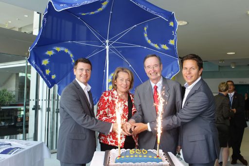 Bei der Bundestagung der Jungen Wirtschaft gratulierten Thomas Hagmann, Vorsitzender der Jungen Wirtschaft NÖ, Sonja Zwazl, Präsidentin der Wirtschaftskammer Niederösterreich, WKÖ-Präsident Christioph Leitl und Markus Roth, Bundesvorsitzender der Jungen Wirtschaft (v.l.n.r.).