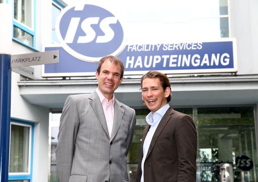 Sebastian Kurz, Staatssekretär für Integration, gemeinsam mit Thomas Hinnerskov, CEO ISS Austria, beim Besuch des ISS Jobcenters Wien.
