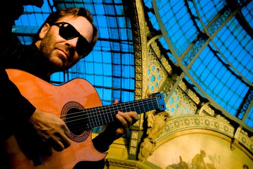Vorschau Bild von Al Di Meolas Status als Gitarrenheld ist unumstritten: Gemeinsam mit dem Sarden Peo Alfonsi spielt er am 14. Oktober bei "Jazz & The City".