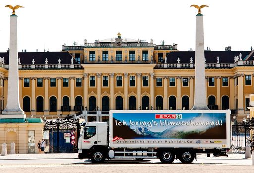 Vorschau Bild von Paukenschlag für den Klimaschutz: Am Mittwoch, 28. Sept., stellt SPAR den ersten Vollhybrid-Lkw der schweren Klasse - einen 26-Tonner - der Öffentlichkeit vor.