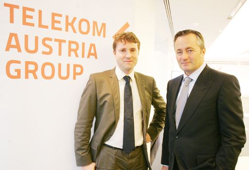 http://www.apa-fotoservice.at/galerie/2235
Im Bild v.l.n.r.: Gereon Friederes (Geschäftsführer marketmind und Studienleiter) und Hannes Ametsreiter (Generaldirektor Telekom Austria Group)