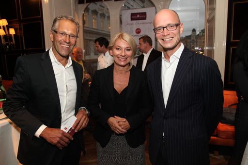 Vorschau Bild von im Bild v.l.n.r.: Gerhard Zadrobilek, Radrennlegende und Wagyu-Züchter; Barbara Van Melle, Genuss-Expertin; Peter Spak, Eigentümer der Hink-Manufaktur