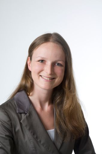 Vorschau Bild von Autorin Mag. Manuel Wiesinger, Consultant der con.os
tourismus.consulting gmbh, reicherte die vorliegenden zweite Auflage des Fachbuches mit zusätzlichen, praxisorientierten Inhalten an. Das Buch richtet sich neben einer komprimierten Darstellung der
finanzwirtschaftlichen Grundlagen insbesondere auf die unterschiedlichen Blickwinkel der Unternehmensfinanzierung von Hotels, Tourismusorganisationen, Infrastrukturbetrieben und Tourismuskonzernen.