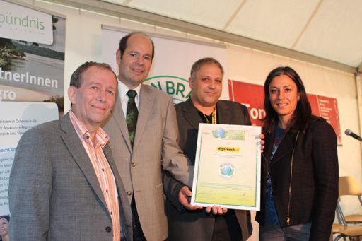 Zertifikats-Überreichung der ersten ausgezeichneten GREEN BRAND Austria zusammen mit Frau Maria Vassilakou, Vizebürgermeisterin der Stadt Wien.