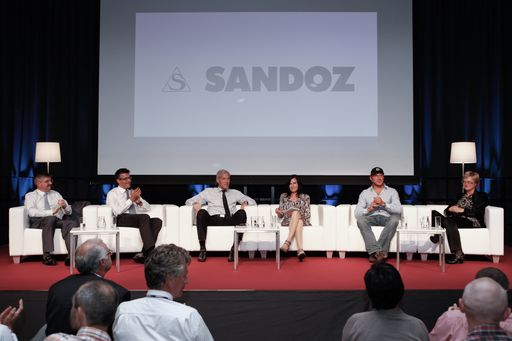 Vorschau Bild von Das Podium (v.l.): KR Mag. Hermann Lindner (Obmann der Sparte Industrie in der WK Tirol), Dr. Sebastian Wolf (Referent), Ir. Ernst Meijnders (Vorsitzender Geschäftsführung Sandoz GmbH), Moderatorin Mag. Anita Heubacher (Tiroler Tageszeitung), Hermann Maier, DI (FH) Barbara Nerad (Betriebsratsvorsitzende Sandoz GmbH).