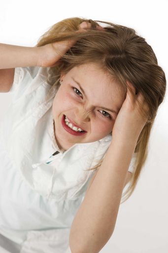 Vorschau Bild von Infestationen mit Kopfläusen (Kopflausbefall, Pedikulose) sind weit verbreitet und betreffen alle sozioökonomischen Schichten der Bevölkerung.