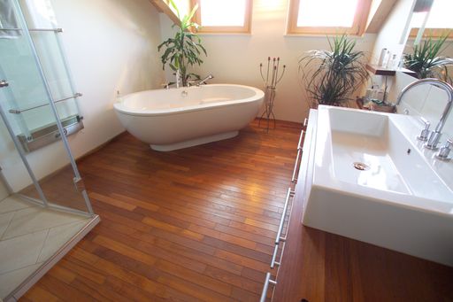 Vorschau Bild von Das Familienunternehmen deisl parkettmanufaktur, das seit dem Jahr 2000 handgefertigte Parkettböden produziert, legt sein Augenmerk ganz bewusst auf Qualität, Kundenverständnis und Umweltfreundlichkeit.