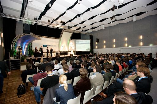 Rund 300 Teilnehmer waren beim NEW MOBILITY FORUM 2010 vor Ort.