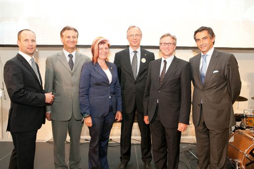 Talkrunde bei der Zehnjahresfeier der Bundesbeschaffungsgesellschaft(v.l.n.r.): Moderator Mathias Stroltz, BMI-Sektionschef Hermann Feiner, Sodexo-Geschäftsführerin Gabriele Richter, BBG-Geschäftsführer Andreas Nemec, Gemeindebund-Generalsekretär Walter Leiss und T-Mobile-Vorstand Christian Kohl)