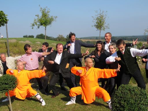 Der BZÖ-Parlamentsklub wurde zu Beginn der Klausur in Stegersbach von Shaolin-Mönchen begrüßt.