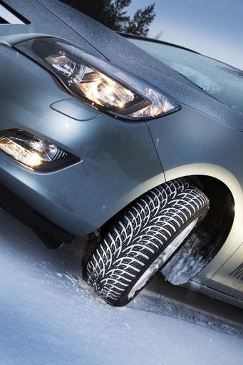 Der neue Nokian WR D3 Winterreifen ist "Besonders empfehlenswert" in den Winterreifen-Tests 2011 von "auto motor und sport" und "Auto Zeitung".