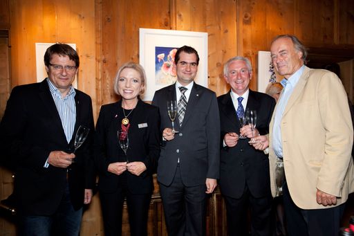 Vorschau Bild von Am 01. Oktober 2011 eröffnet das Grand Hotel Europa seine neue Weinstube. Damit erweitert das Grand Hotel Europa sein beliebtes Restaurant Europa Stüberl um ein weiteres Highlight. Hier können künftig hervorragende Weine mit passenden Appetithappen verkostet werden. v.l.n.r.: LHStv. Hannes Gschwentner, Carina Mautner (Casino IBK), Arthur Guelfenburg (Dir. Grand Hotel Europa), Peter Varsanyi (Restaurantleiter Grand Hotel Europa), KR Leopold Wedl.